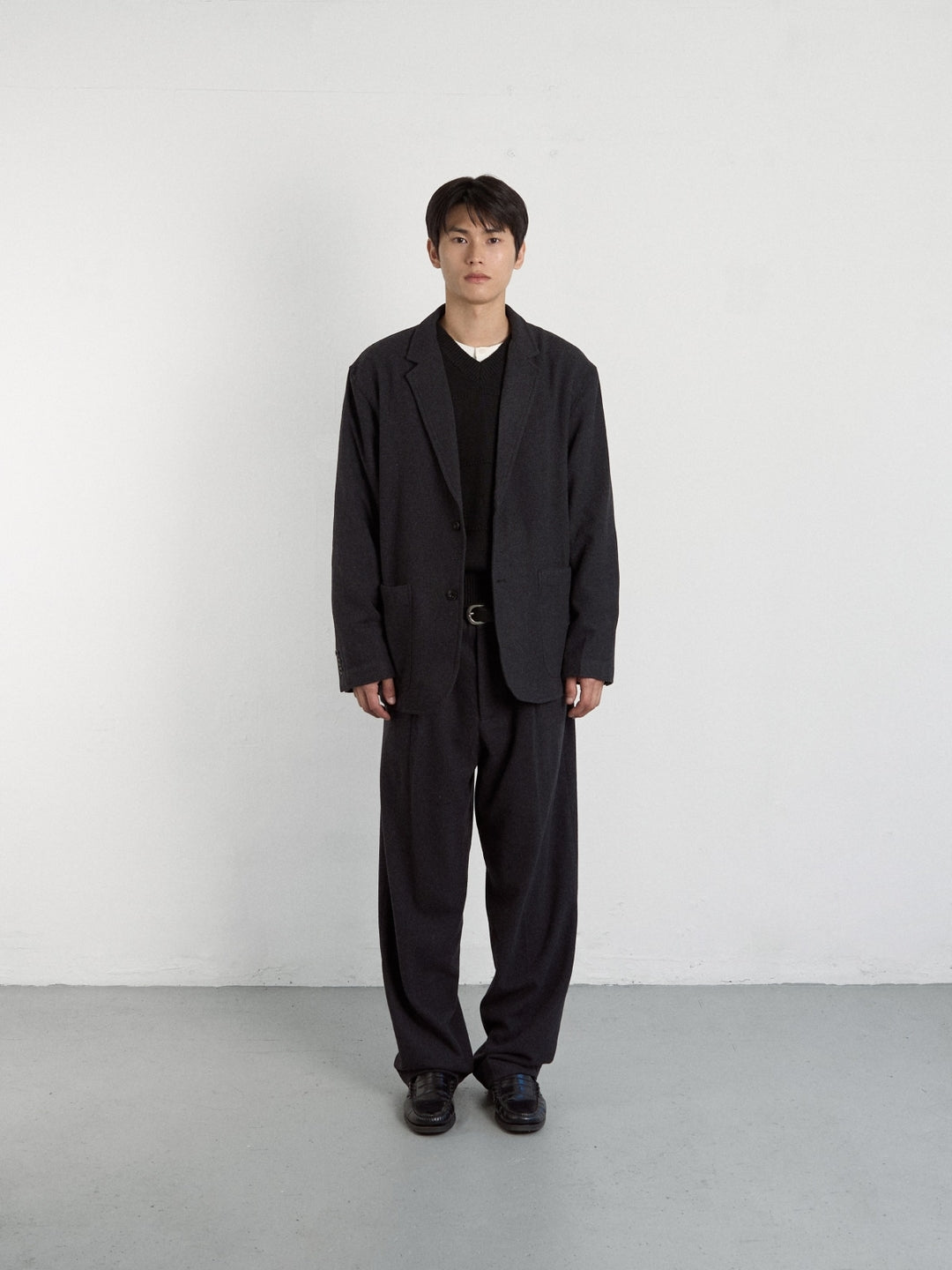 City Light Wool Pin-tuck Trouser (Charcoal)
