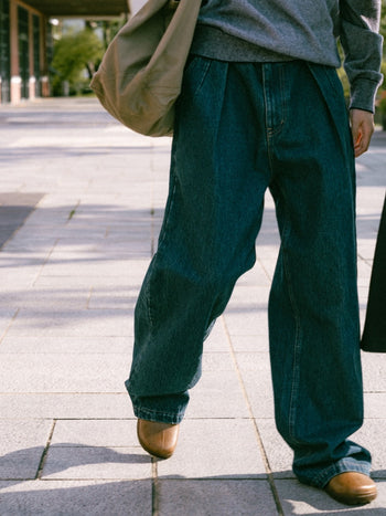 Loose Fit Pin-tuck Denim Pants - Mid Indigo | A3 (XL)