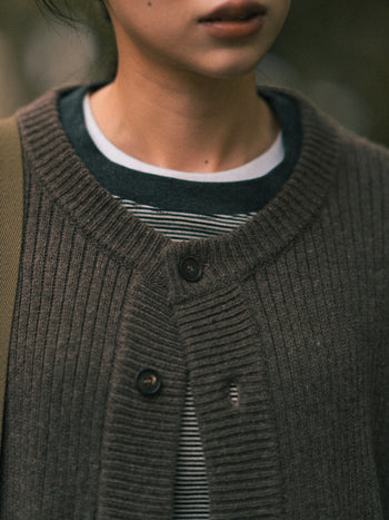 Fine Wool Roundneck Cardigan (Charcoal)