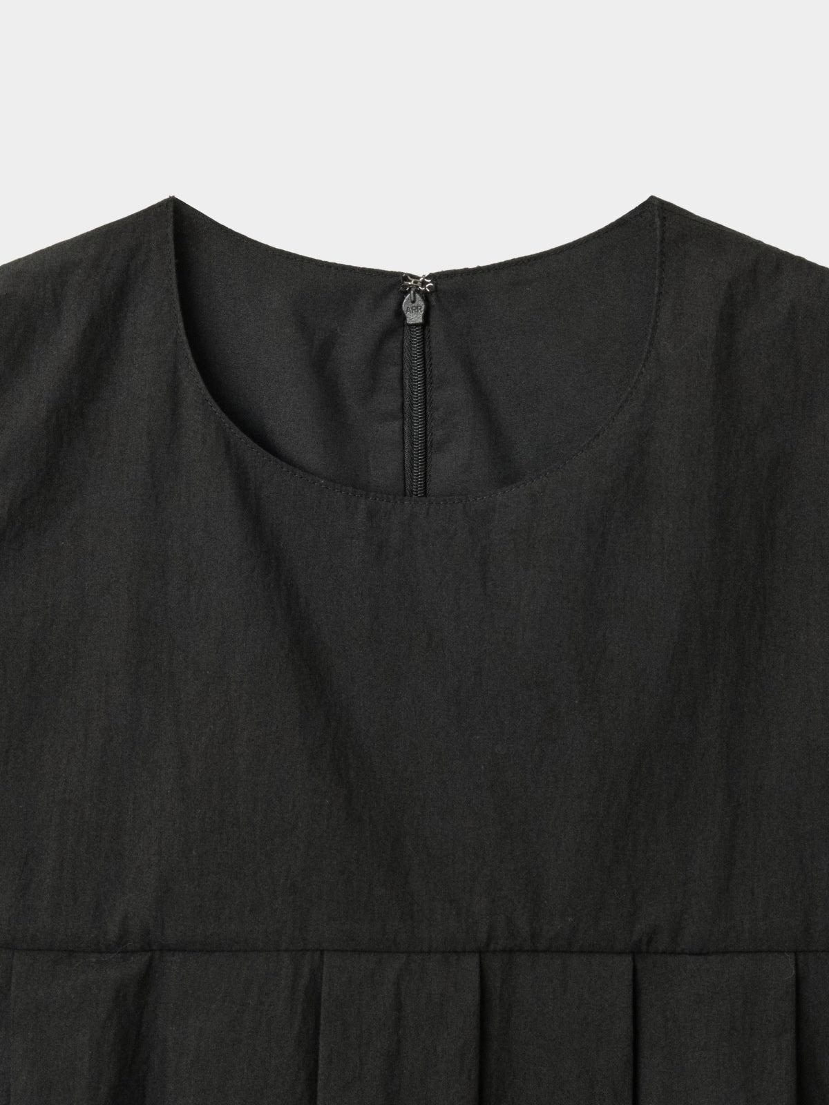 Pleats Sleeveless Top (Black)