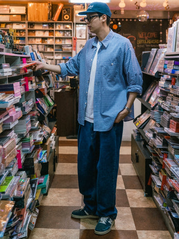 Loose Fit Pin-tuck Denim Pants (Mid Indigo)