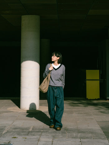 Loose Fit Pin-tuck Denim Pants (Mid Indigo)