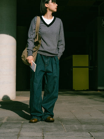 Loose Fit Pin-tuck Denim Pants - Mid Indigo | A1 (M)